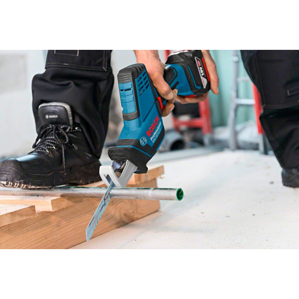 Акумуляторна ножівка Bosch GSA 18 V-LI C Professional без акб та з/п