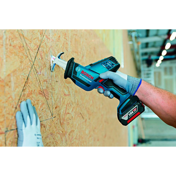 Акумуляторна ножівка Bosch GSA 18 V-LI C Professional без акб та з/п