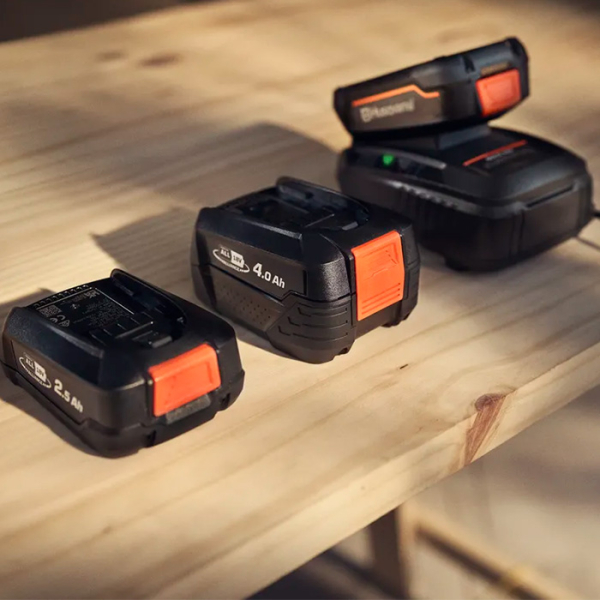 Зарядний пристрій Husqvarna Aspire P4A 18-C70