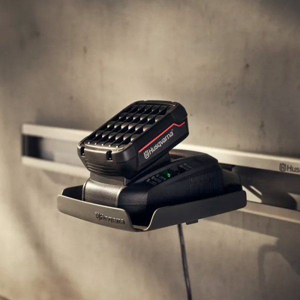 Зарядний пристрій Husqvarna Aspire P4A 18-C70