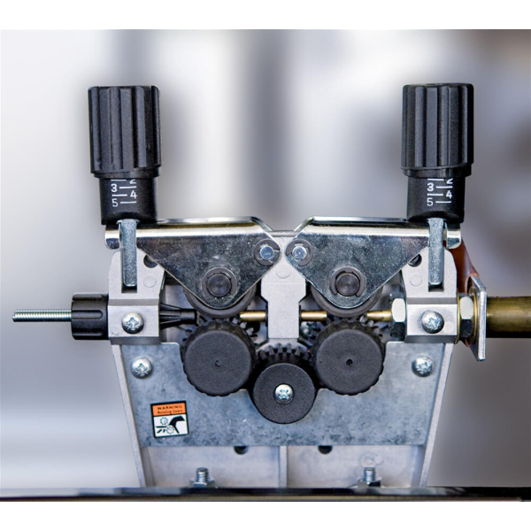 Зварювальний напівавтомат інверторний мультипроцесорний Deca D-MIG 635 TD LAB