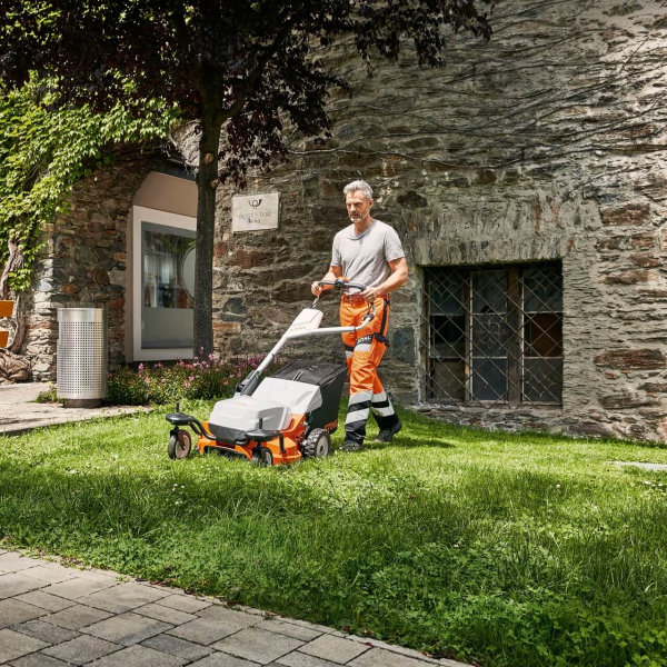 Акумуляторна самохідна газонокосарка STIHL RMA 765 V, без акб і з/п