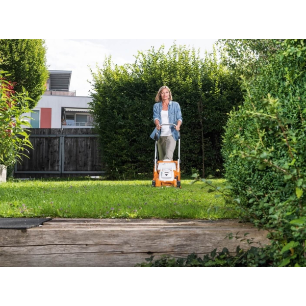 Акумуляторна несамохідна газонокосарка STIHL RMA 239.1 Set, з акб AK 30 4.8 Ah і з/п AL 101