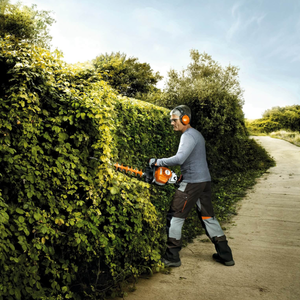Кусторез бензиновый STIHL HS 82 R